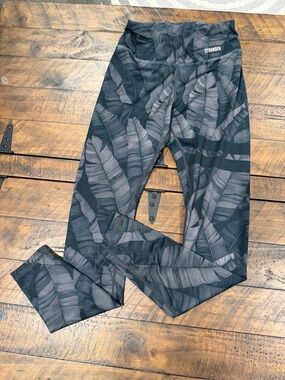 Stronger Women's Black Leaf-Print Leggings